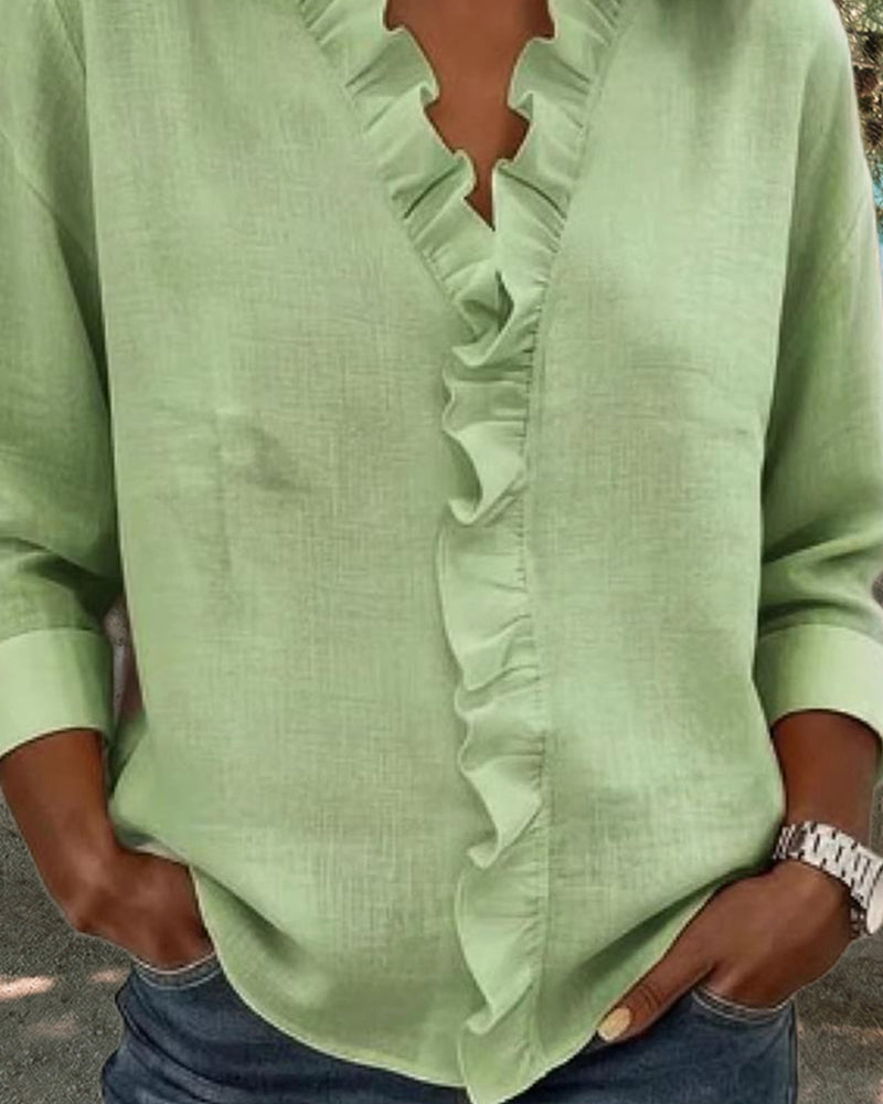CHIARA | BLUSA CON ESCOTE EN V Y DELICADOS VOLANTES